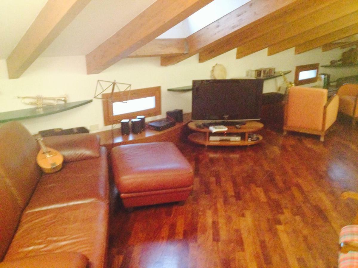 Apartament La Mansarda Della Musica Bolonia Zewnętrze zdjęcie